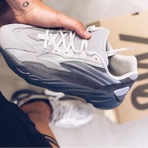 adidas Yeezy Boost 700 V2 Tephra sneakers 7 tennis shoes gym street gray comfort